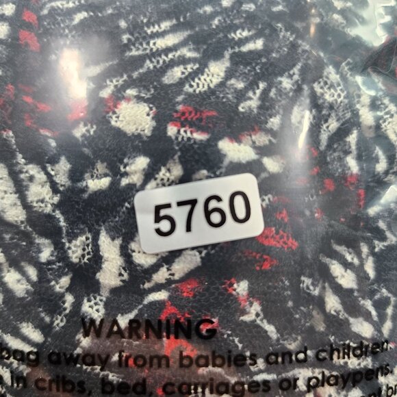 Woman Style & Co Top Shirt V-Neck Short Sleeve Red & Black Abstract Pattern 3X - Picture 11 of 11